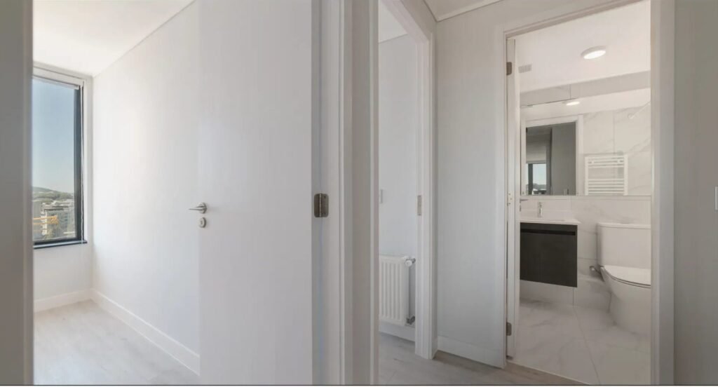 Dormitorio con acceso a bau00f1o
